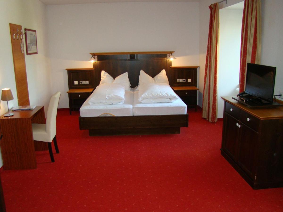 Hotel Neuwirt เมาเทิร์นดอร์ฟ ภายนอก รูปภาพ