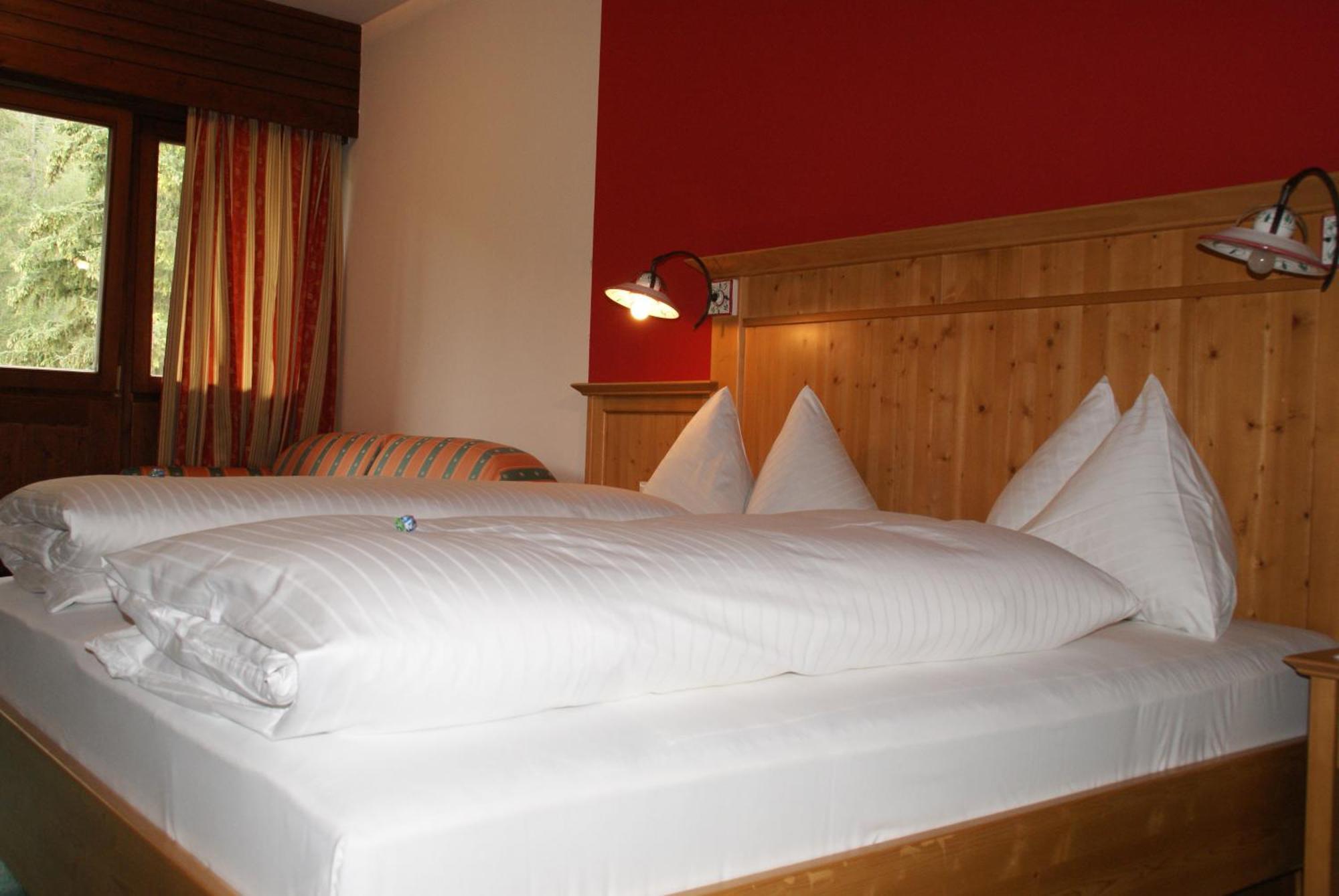Hotel Neuwirt เมาเทิร์นดอร์ฟ ภายนอก รูปภาพ