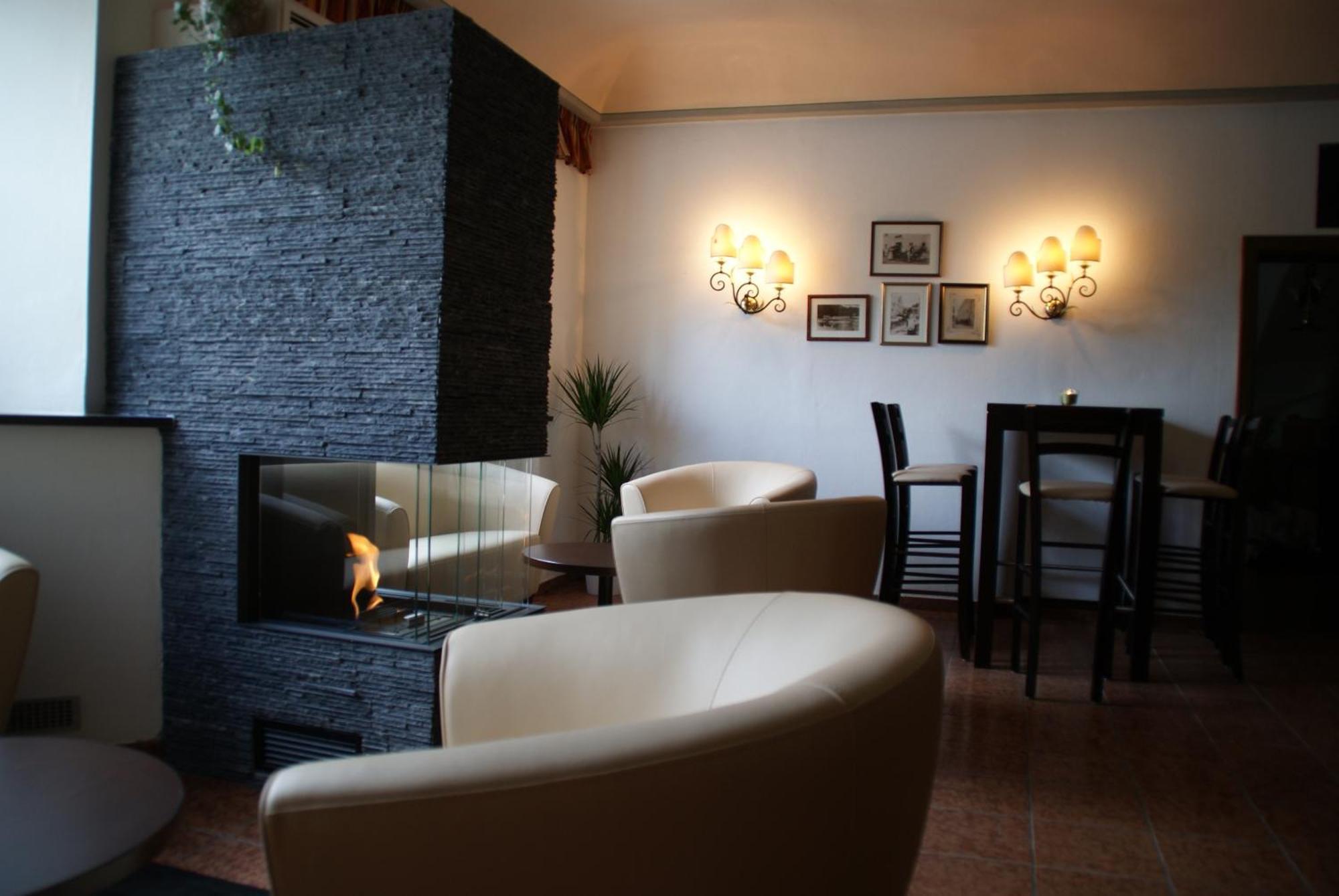 Hotel Neuwirt เมาเทิร์นดอร์ฟ ภายนอก รูปภาพ